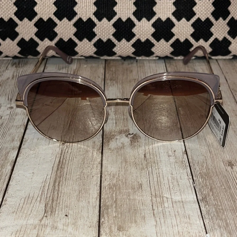 Foster Grant & Co. Cat eye purple sunglasses Gradient lenses